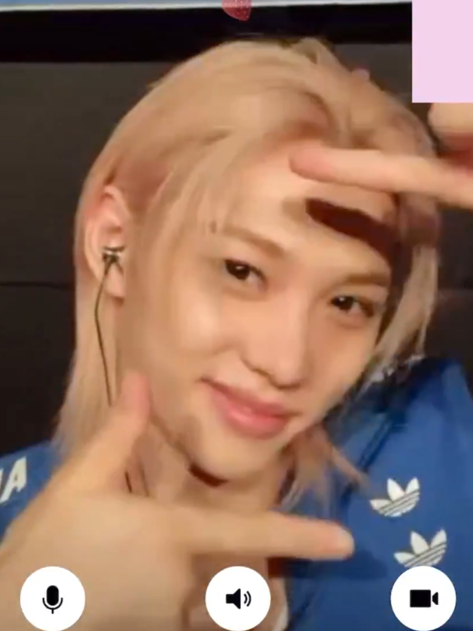 060925 Felix the tiktok boy~ He is so cute!! #Felix #필릭스 #스트레이키즈  #StrayKids #KARMA  📽.000922_S2