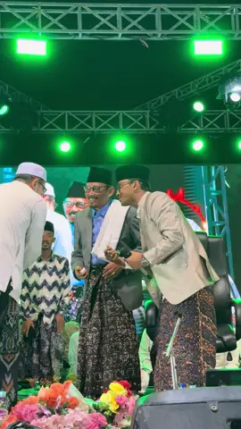 Abah yai dan gus maksum langitan soho poro masyayikh  #fyp #xzybca #masaflakhamangkunegara 