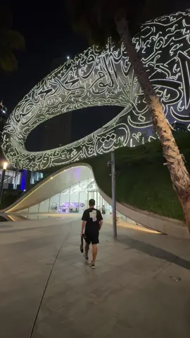about last night ..🙉#dubai #museumofthefuture #travelthoughts 