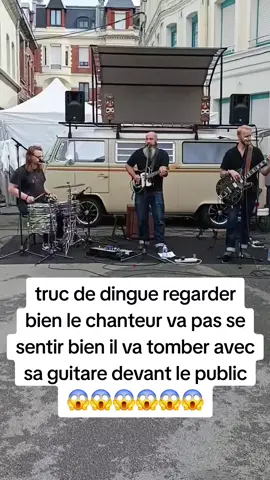 #chanteur #tombe #malaise #guitar 