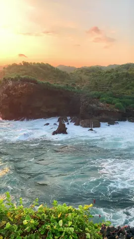 Pantai + Sunset + Tabola bale #nttpride🏝🔥 #tabolabale #explorejogja 