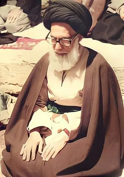 أخرجت من حرمي أعزّ ضيوفي يقول السيد الشهيد عبد الحسين دستغيب [طاب ثراه] : نقل لي السيد عبد الرسول الخادم في سفري عام 1388هـ =1966م وتشرفي بزيارة سيد الشهداء [عليه السلام] في كربلاء عن المرحوم ( السيد عبد الحسين) مدير مقام حضرة سيد الشهداء [عليه السلام] الذي كان من اهل الفضل والصلاح: إنّه في إحدى الليالي رأى أعرابياً حافياً مدمى القدمين داخل الحرم المطهر وقد وضع قدميه الوسختين المدميتين على الضريح وهو يدعو، فزجزه السيد وأمر الخدم لإخراجه من الحرم وعندما أخرجوه قال : 