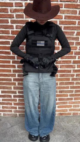 You'llbegladyouprotectingyourfamilylikeweare.🦺🆘️ #vest#tactical#tacticalvest#tacticalgear#prepper  