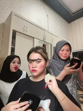 Menurut kalian kurang apaa ?? #trendmakeup 