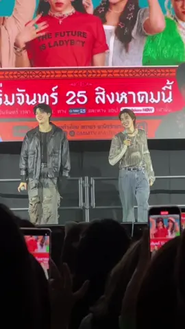 THIS IS TOO FUNNY PLS #SkyNaniFanday24xSINGAPORE @เป็นแฟนคลับตัวเอง @hirunkit_ @skiwongravai #skynani #skywongravee #nanihirunkit 
