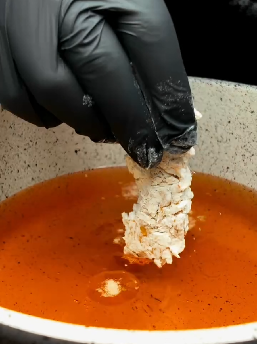 KFC toyuqları🔽For English 🍗 Tərkibi: 2 ədəd toyuq filesi 5 ədəd toyuq qanadı 2 ədəd yumurta 300 qr un 250 ml su 1 ç.q sarıkök 1 x.q duz, istiot, toz şirin bibər 📝 Qeyd: Ərzaqların miqdarlarını istəyinizə görə azaldıb, çoxalda bilərsiniz. Qarışım nə çox duru, nə də çox qatı olmasın🥰 KFC Chicken 🍗 Ingredients: 2 chicken fillets 5 chicken wings 2 eggs 300g flour 250ml water 1 tsp turmeric 1 tbsp salt, pepper, sweet paprika 📝 Note: You can adjust the quantities of the ingredients according to your preference. The batter should neither be too runny nor too thick🥰 #food #kfc #viraltiktok #video #viralvideos 