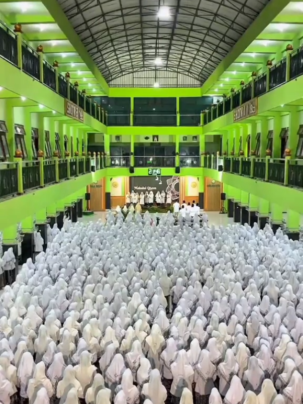 PERINGATAN MAULID NABI MUHAMMAD SAW,  SANTRI PUTRI PONDOK PESANTREN DARUL HUDA MAYAK PONOROGO 