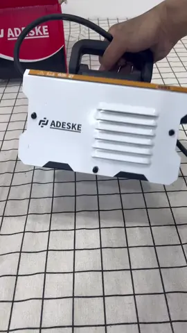 🎉👆🔥¿Has visto alguna vez una máquina de soldar tan grande como la palma de tu mano? Es increíblemente portátil, fácil de usar y hace maravillas. ¡Tienes que tener una!#tool #powertools #weldingmachine #tiktokshopping  #fypシ