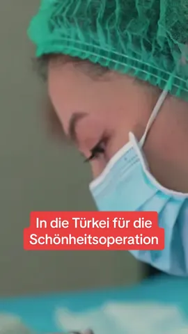 Eine Schönheitsoperation ist in der Türkei halb so teuer wie in der Schweiz. Das lockt jedes Jahr hunderttausende Menschen an. Vor allem Istanbul mausert sich zum Hotspot für Schönheitsbehandlungen. Jedes Jahr wird ein Umsatz von rund drei Milliarden Dollar gemacht. Und das ist erst der Anfang. Das Gesundheitsministerium will den Umsatz bis in drei Jahren mindestens verdoppeln. Das Geschäft mit der Schönheit lockt aber auch fragwürdige Kliniken an.  #schönheitsoperation #türkei #srfnews #news #srf