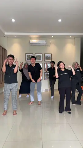 Ngapain repot😜 tebak berapa kali take dilihat dari celana nya ko yohan?🤣