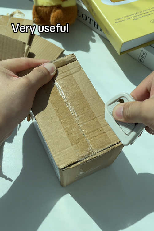 I love a useful and efficient tool! And a magnetic on the back so we don't lose it! #boxcutter #goodthing #ceramicboxcutter #ceramicpapercutter