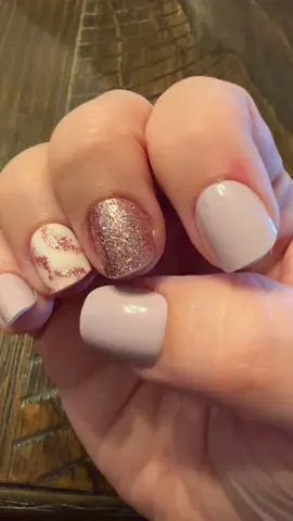 Finally a set of press on nails that look good and are comfortable. I totally get why everyone loves these press on nails now.  #curvlifepressonnails #pressonnails #pressons 