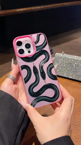 Unleash your inner darkness with this edgy snake-effect🐍 shell.😈😈😈#phonecase #fashion #cool #dark #personality 
