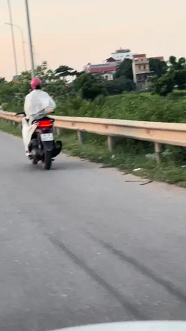 - Em đang trên đường…