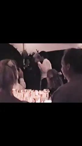 احبك ولو قالو عنك الف عذر تبقى بعيني غير مايمثلك بشر احبك ولو قلبي تعب من الجروح تبقى دواي وطيبك يسكن الروح احبك ولو كثروا حسادك علي يبقى غلاك بدمي مايضيع او يحيب #Leon 