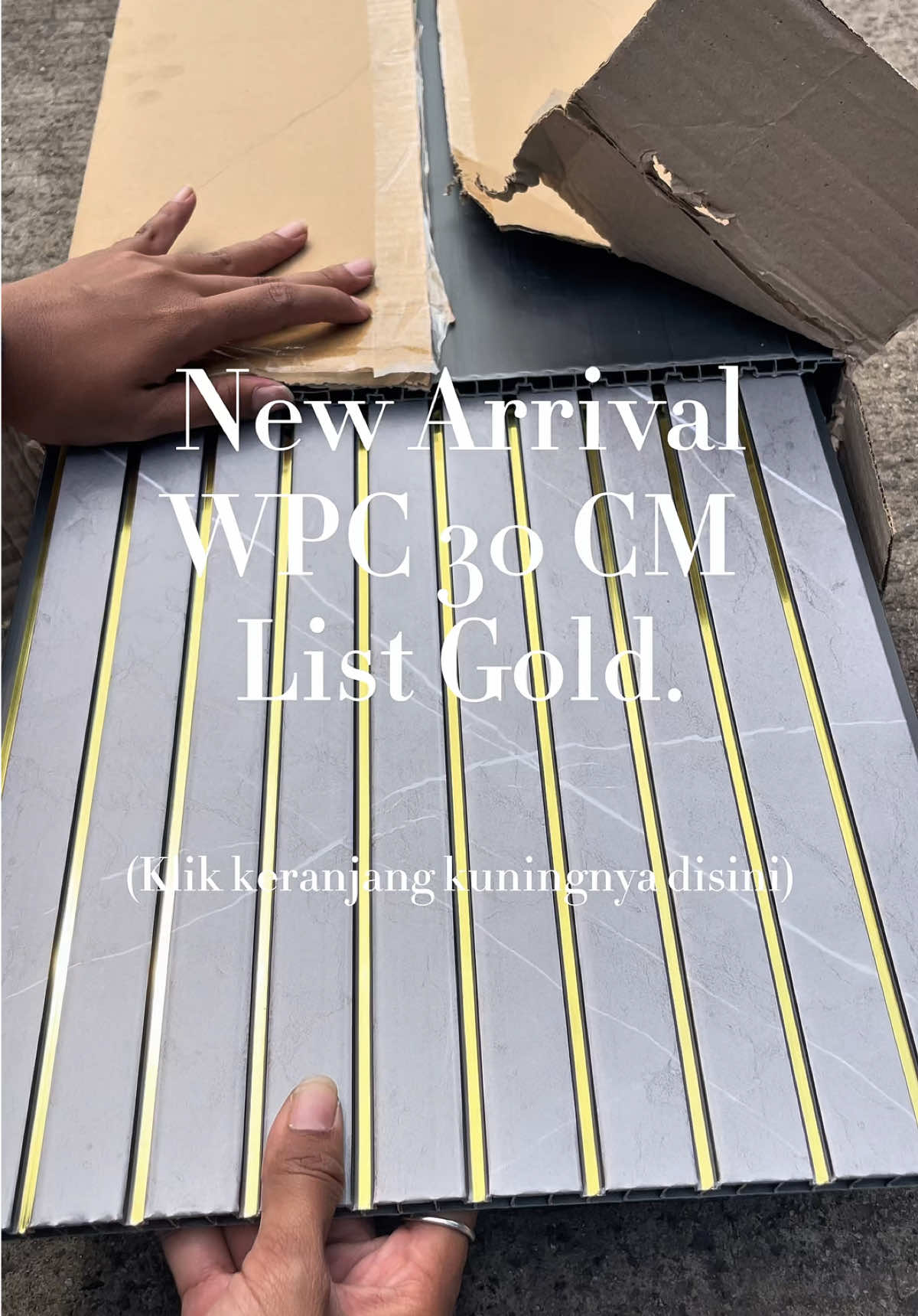 Membalas @Eka Richis 🍑 BARUUUU WPC PANEL 30 CM LIST GOLD 😍😍😍 Kode List Gold : AT CA-11, AT CA-12, AT CA-13, AT CA-14, AT CA-15 Klik keranjang kuningnya disini 😍 #obralwpcpanel #wpcpanel30cm #perlengkapandekorasi #wallpanel #listgold