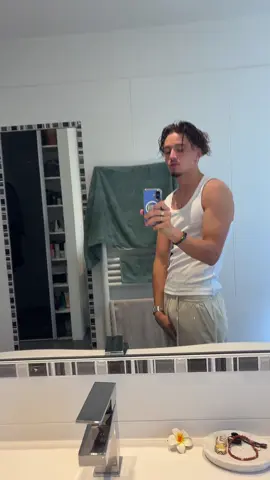 Elle pense à moi quand je pense  à tchi🕺🏽