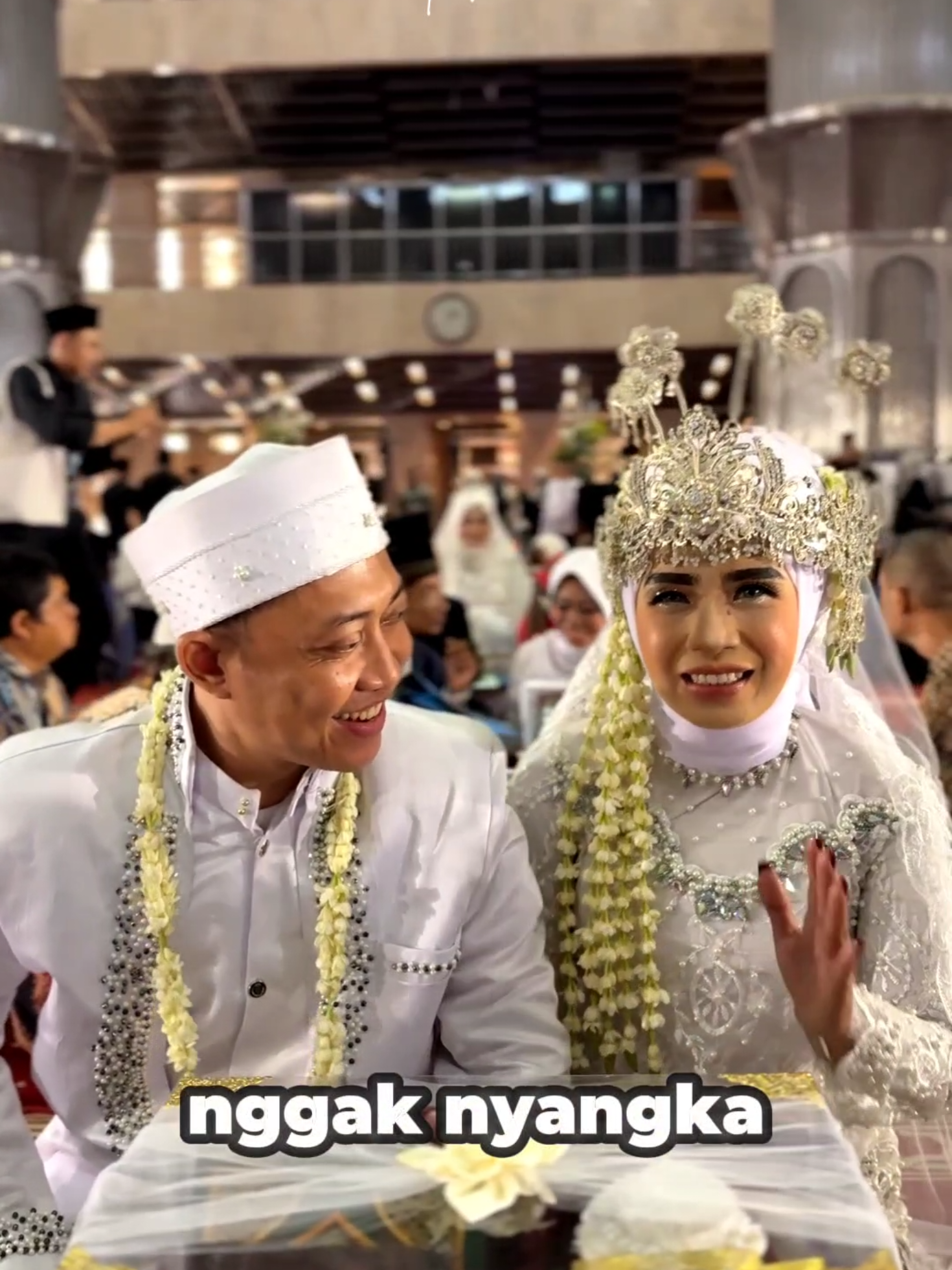 Penasaran gimana rasanya jadi pengantin di Nikah Fest dan fasilitas apa aja yang diberikan Kemenag RI? Yuk dengerin pengalaman pengantin-pengantin berikut. #nikahmassal #fyp #kemenagri 