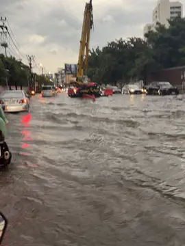 กรุงเทพ ชีวิตดีๆที่ลงตัว #ฝนตกหนัก #น้ําท่วมแล้ว #รามคําแหง