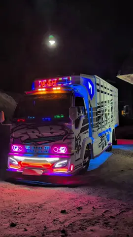 #srbsquad #trukmaniaindonesia #elfmaniacintaindonesia #trucknology #truklovers 