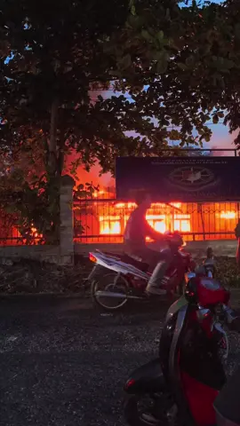 Kebakaran di gedung kuarda pramuka belakang STM 2 bengkulu #kebakaran #stm2bengkulu 
