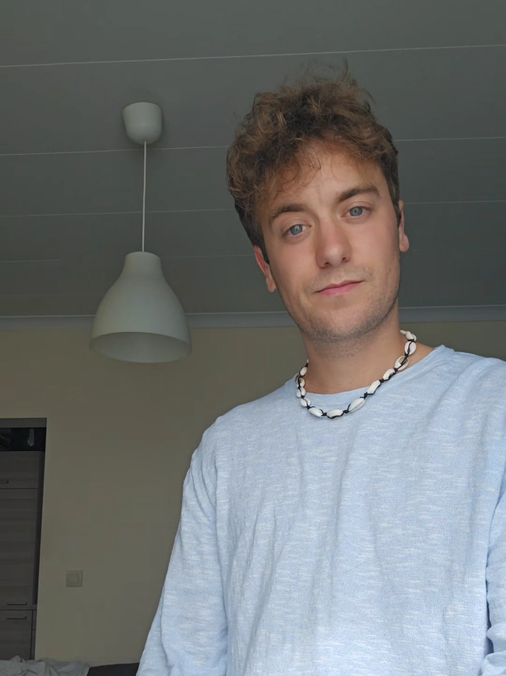 i write my own music hoping that one day I'll be worthy of those great artists if you could help by randomly pressing 2-3 buttons to boost the algorithm, id be grateful 🫶 #newmusic #independentartist #smallartist #deanlewis #alexwarren 