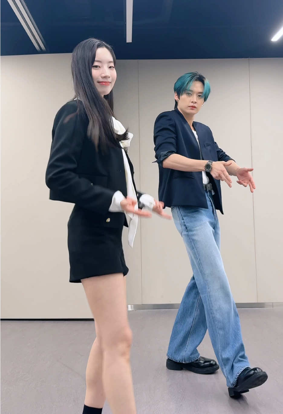 리노의 #CEREMONY Challenge w/ TWICE 다현 선배님!🏃 #StrayKids #스트레이키즈 #KARMA #NewMusic 