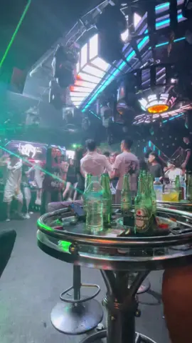 Lần đầu đi bar đèn pha mờ mắt là có thật 😂#barclub #33okayama🇯🇵 #xh 