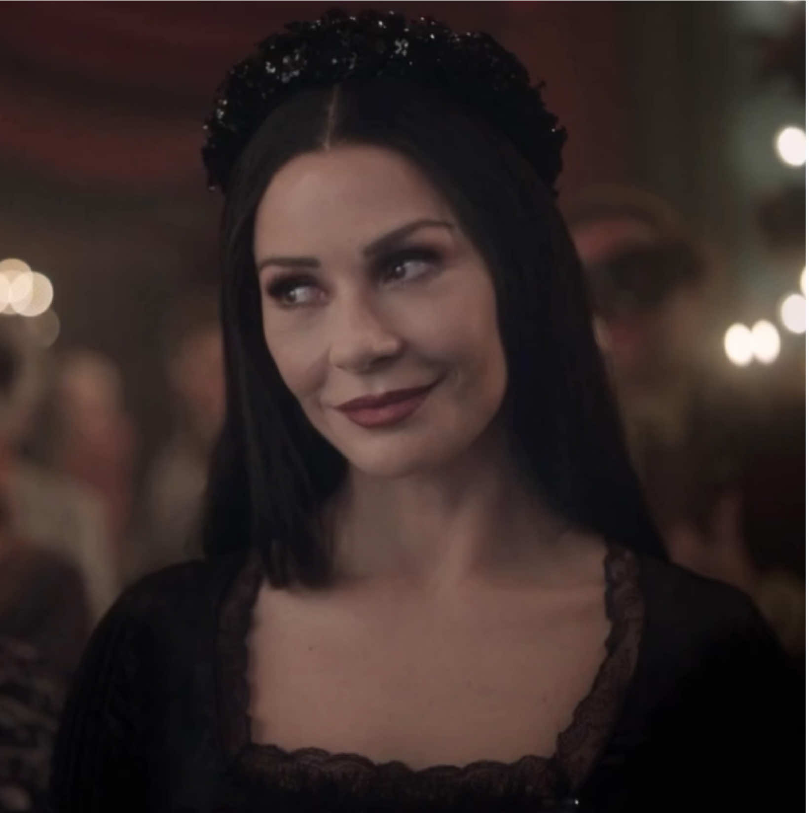 She is the only dove. 🕊️#catherinezetajones #wednesday #เวนส์เดย์แอดดัมส์ #มอร์ติเซีย #morticiaaddams 