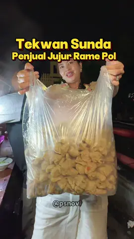 Pantes pas lewat selalu rame! Penjualnya jujur, ramah, dan rasa tekwan nya mirip dengan tekwan abang2 jaman aku kecil dulu ✨ rame pol klo lewati ga pernah sepi akhirnya uda ga penasaran lagi sama nih tekwan 😂 📍 Tekwan  #PSNovi #KulinerJakarta #KulinerJakbar #KulinerViral #Tekwan #Streetfoodjakarta #MakananUnik 