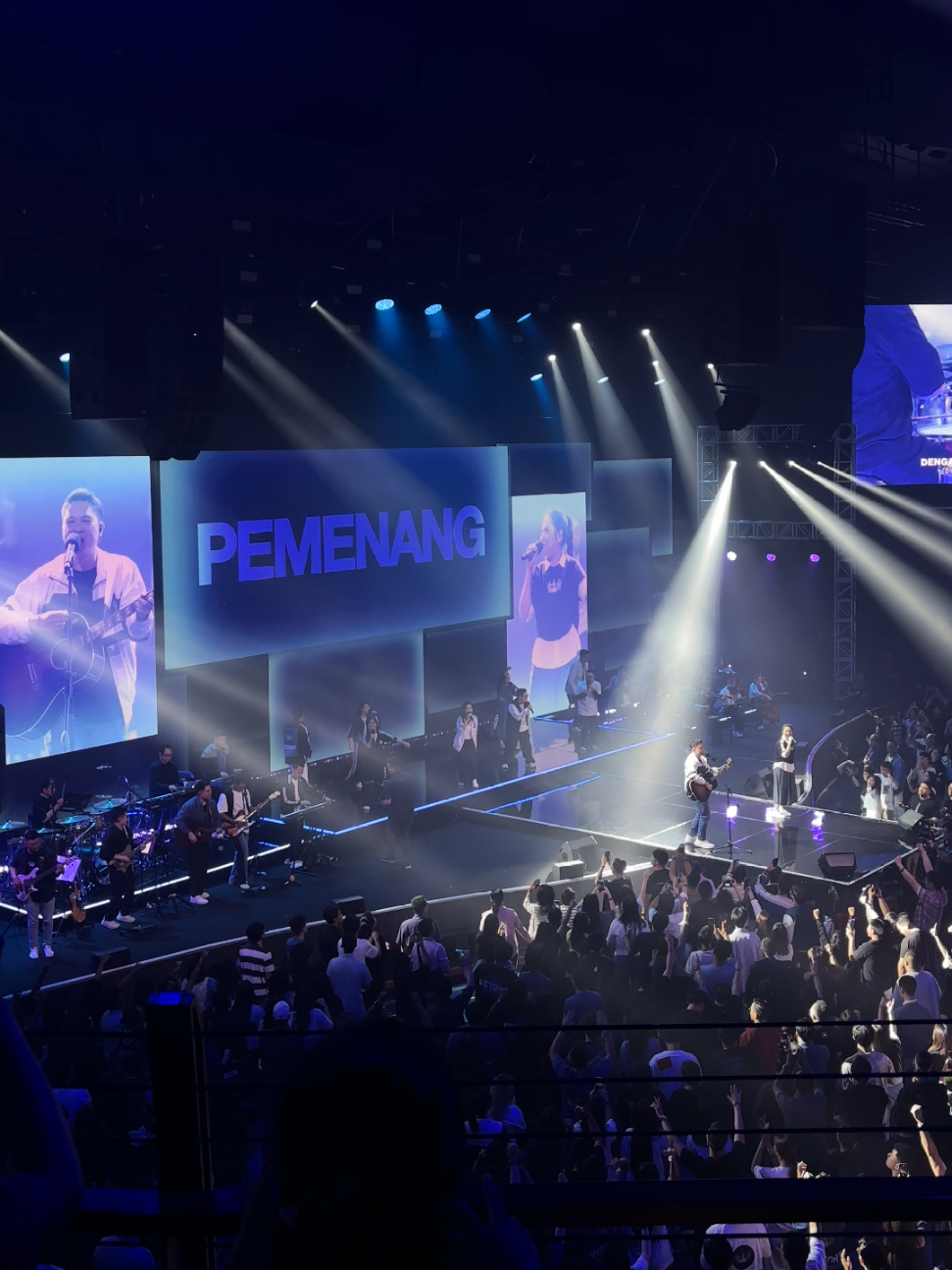 JADI PEMENANG - GMS LIVE  siapa yang sudah dengar lagu terbaru dari @gmslive ini ? 😆 Segera streaming lagu-lagu terbaru dari GMS ya di setiap platform musik yang ada ✨️ credit video : @marcellinojffrsn  #gmschurch #gmslive #jadipemenang #praiseandworship #gmsrooftop 
