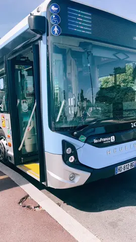 Notre quotidien 😁 #ChauffeurDeBus #VieDeChauffeur #MomentDeVie #LePiloteDu91 #TransportEnCommun 