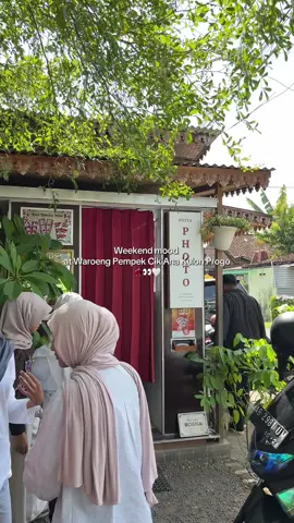 happy weekend, all! 👀🫶🏻 #pottaphoto #pottaphotoclub #photobooth #pottaphotodiwates #photoboxkulonprogo #photoboxwates #pempekcikana #cikana #wates #kulonprogo #yogyakarta #explorejogja #vintage #vintagevibes #90s 