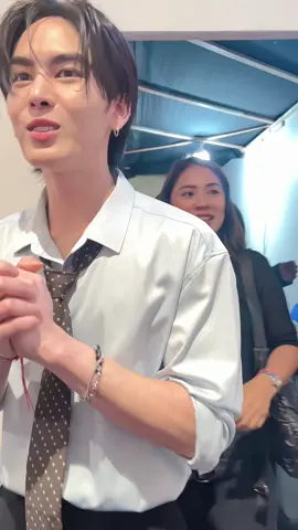 เด็กมานชอบโดนจีบเว้ยยยยย (จริงๆเห็นมุกนี้จากพี่ๆในตต มันน่ารักดีเลยขอยืมมาเล่นกับน้องคับ)🥹#santapp #แซนต้าพงศภัค #santapongsapak 