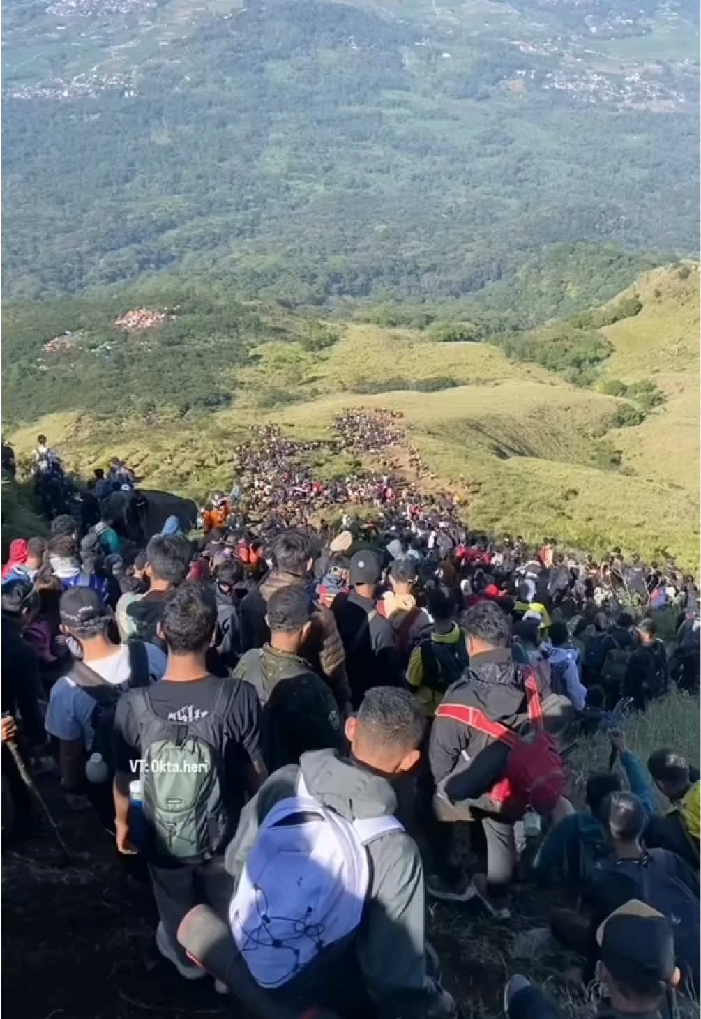 Gunung mana nih? 😂 Udang long weekend... Yuk nanjak😘 📷 : vt:oktaheri #exploreholic 