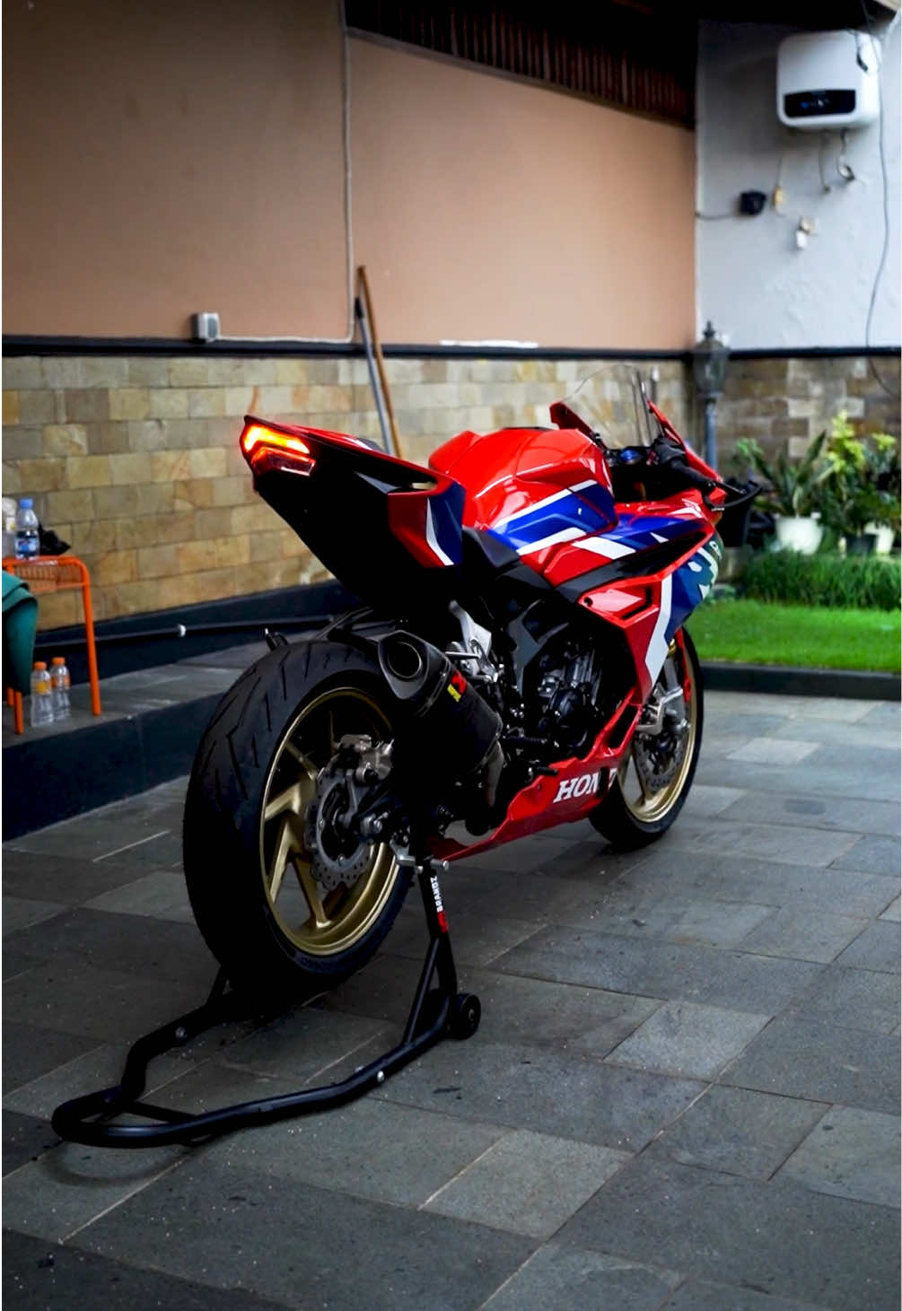 Mann, this look like 🔥 #hondacbr #cbr250rr #honda #cbrspqs #cbrtricolor 