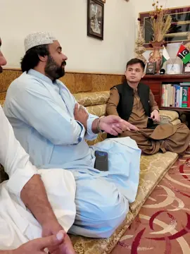 سراوان ہاؤس کوئٹہ/ 06 ستمبر 2025 کوئٹہ: پیپلزپارٹی کے مرکزی رہنما و ایم این اے نوابزادہ میرجمال خان رئیسانی کی ملاقاتوں کا سلسلہ جاری  پیپلزپارٹی کے مرکزی رہنما و ایم این اے نوابزادہ میرجمال خان رئیسانی کی اسحاق شاوانی مرحوم کے اہل خانہ سے تعزیت فاتحہ خوانی کے موقع پر حاجی ارشد شاوانی، میر ندیم شاوانی سمیت علاقے کی مختلف سماجی و سیاسی شخصیات بھی موجود تھیں جنہوں نے مرحوم کے لیے دعائے مغفرت اور اہل خانہ کے لیے صبر و استقامت کی دعا کی۔ پیپلزپارٹی کے مرکزی رہنما و ایم این اے نوابزادہ میرجمال خان رئیسانی انٹی ٹیررسٹ فورس بلوچستان کے حوالدار اسحاق شاوانی کی وفات پر فاتحہ خوانی اور لواحقین سے اظہارِ تعزیت۔   اسحاق شاوانی ایک نیک سیرت، محب وطن اور فرض شناس اہلکار تھے، جن کی قربانیاں ہمیشہ یاد رکھی جائیں گی۔ #NawabzadaJamalRaisani #fyppppppppppppppppppppppp #fyp #foryou #PakistanArmy 