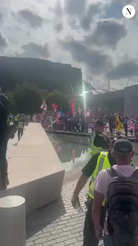 Thousands of people taking part in a Scottish independence march have arrived at Holyrood 🏴󠁧󠁢󠁳󠁣󠁴󠁿 The march has drowned out a far-right protest after organisers urged people taking part to wave their Saltires in a show against the “perversion” of the flag 👇
