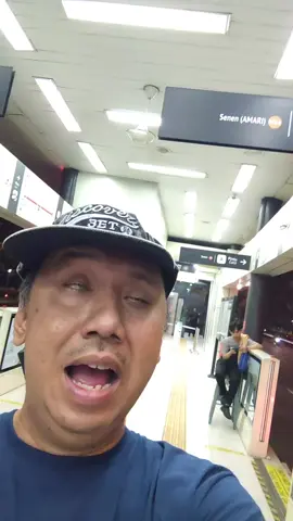 orang buta naik Transjakarta: tips untuk tunanetra di halte Kemayoran