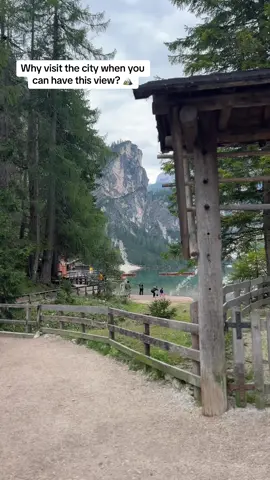 The best part of Italy isn’t the city 🏔️🌿