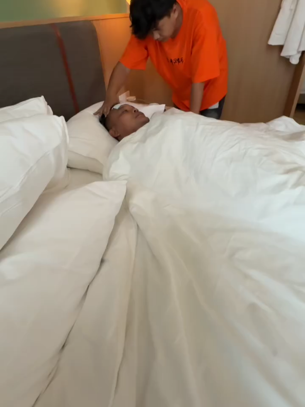 kondisi kang Sule saat ini, terbaring lesu tapi Masi sempat ngelawak☺️ semoga diberikan kesembuhan #komedikocak #sule #sulefamily #suleproduction #artist 