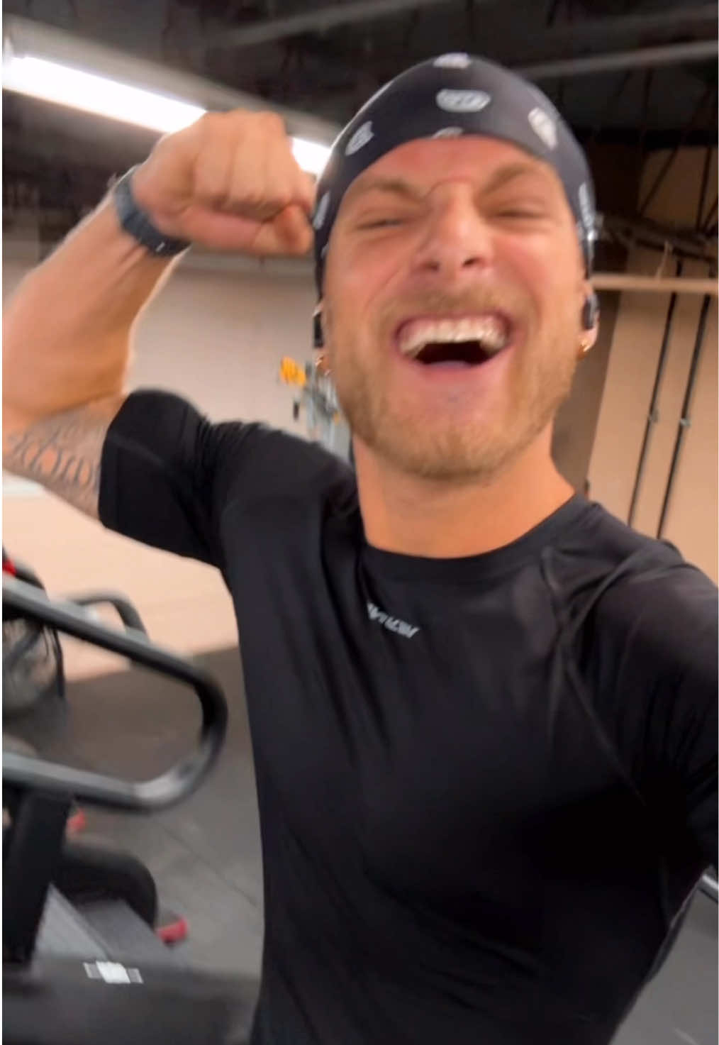 You’ve got two choices today: take the easy route like most and put your goals on pause, or rise with the few who grind seven days a week with one mission—be better than yesterday. #thechoiceisyours #letsgo #nodaysoff #fitfam #motivation 