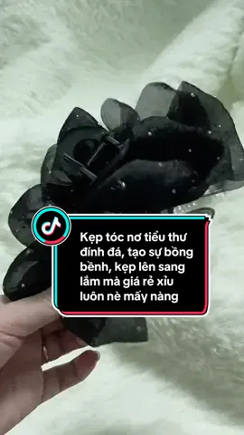 Kẹp tóc nơ tiểu thư đính đá, tạo sự bồng bềnh, kẹp lên nhìn sang lắm nha mà giá rẻ xỉu luôn nè mấy nàng. 😍😍 #keptoc #keptocbongbong #keptocxinh #phaidepngaynay #xuhuong 