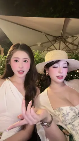 Cầm tay em đi