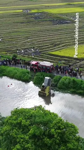 Mesin padi terjatuh didalam sungai Di Kampung sanglang 6 September 2025 #pemburukeindahan 