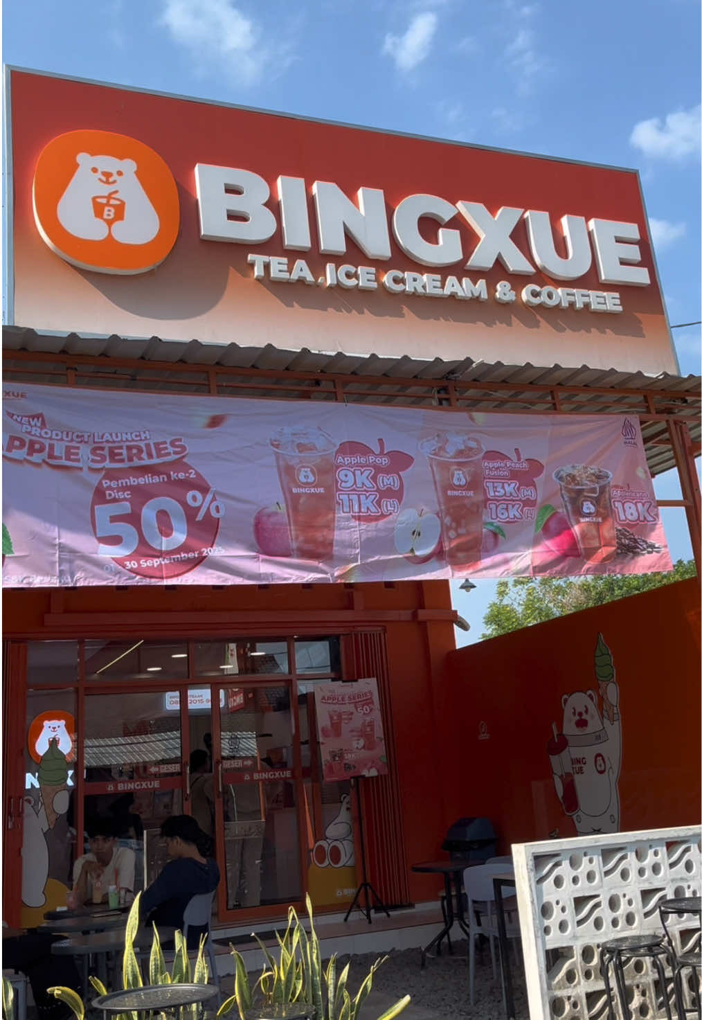 Bingxue sekarang udah bisaa pakai voucher tiktok..!!!🤤 Buruan klaim vouchernya di tag lokasi ijo kiri bawah okay Lokasi: 📍bingxue selong sebelum masjid agung📍 #4you #fyp #foryou #lombokvirall🌴🌴 #xybca #jajanantiktok #viral #kulinerlombok #kulinermataram #lomboktiktok #lomboktiktok_fyp #fypsoundviral #lomboktimur #lombokviral #bingxue #bingxueicecream 