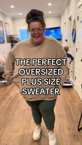 This sweater is soft, fits great, and comes in plus size. Finally an oversized plus size sweater that actually fits correctly! #plussizesweater #sweater 