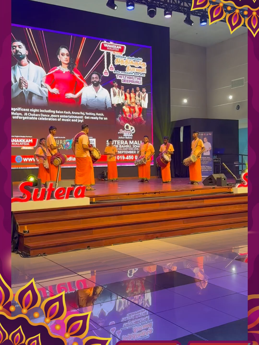 Vanakkam Malaysia's Thitthikuthe Deepavali at Sutera Mall, JB ,Urumi Performance #latest #vanakkammalaysia #thitthikuthe #deepavali #suteramall #jb #trendingnewsmalaysia​ #malaysiatamilnews​ #fyp​ #vmnews​ #foryoupageofficial