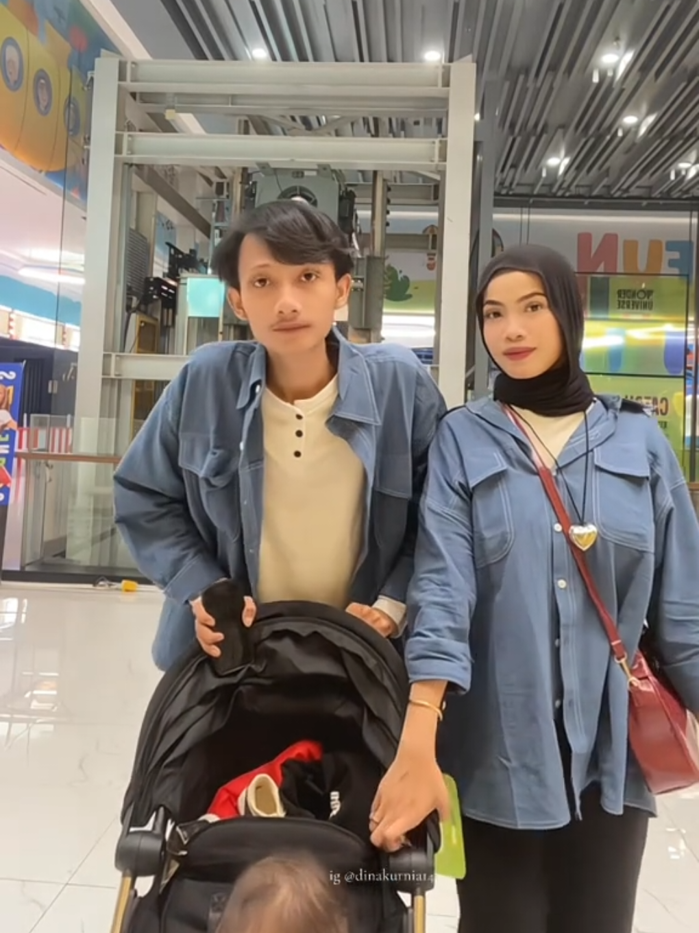158cm Vs 170cm, Kemeja denim temanya ❤ #fitcouple #coupleoutfit #fyp #recapoutfit 