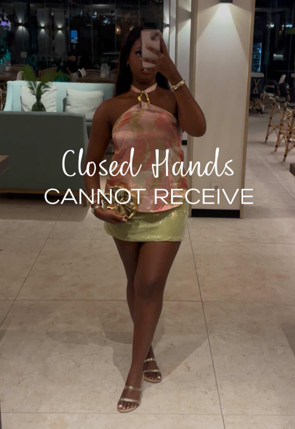 IG: @amyjessicaalli Blessings can’t land in closed hands ✨ #mindsetmotivation #success #faith 